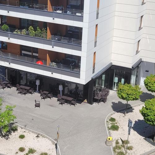 an overhead view of a building with tables and benches at Apartament Centrum Pestige Mińsk in Mińsk Mazowiecki