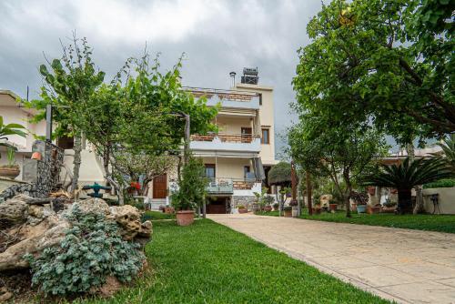 Contemporary 2 bedroom apt 5 min walk from Kissamos center