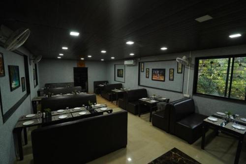 Posezení v ubytování Wanderlust Retreat Bhandardara