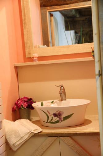 a bathroom sink with a flower painted on it at Luxury villa Colle dell'Asinello ,proprietari ,Villa In esclusiva near ORVIETO in Guardea