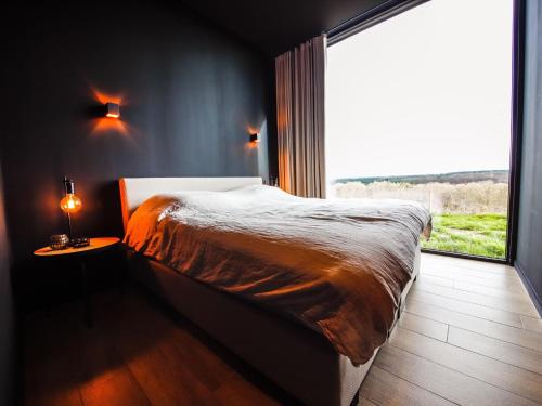 Llit o llits en una habitació de Maison RuRee super modern and luxuriously finished near Somme-Leuze