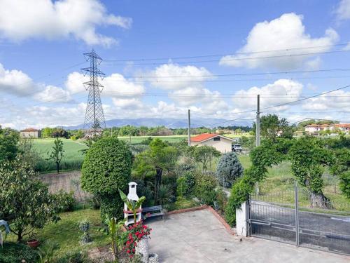 a view of a garden with a fence at (Via Francigena) La Casa Di Danilo in Spianate