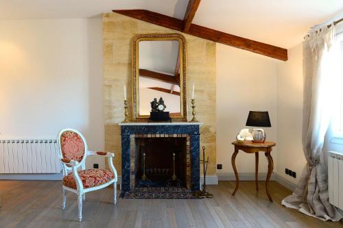 a living room with a fireplace and a mirror at Alexandre Design Smart Flat in Bordeaux