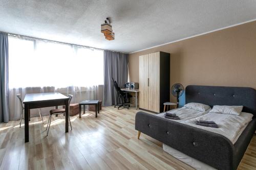 Ένα ή περισσότερα κρεβάτια σε δωμάτιο στο Studio parking TV WiFi