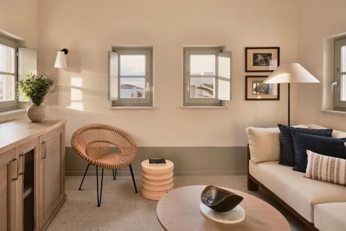 Zona de estar de Cosme, a Luxury Collection Resort, Paros