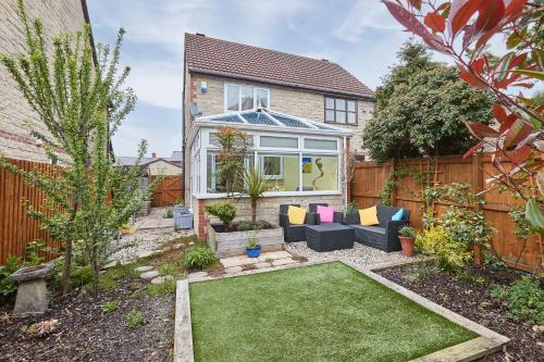 a backyard with a garden with a lawn at Host & Stay - Garden Cottage in Durham