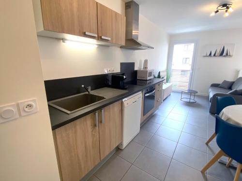 a kitchen with a sink and a counter top at Appartement T2 cosy centre ville in Thonon-les-Bains