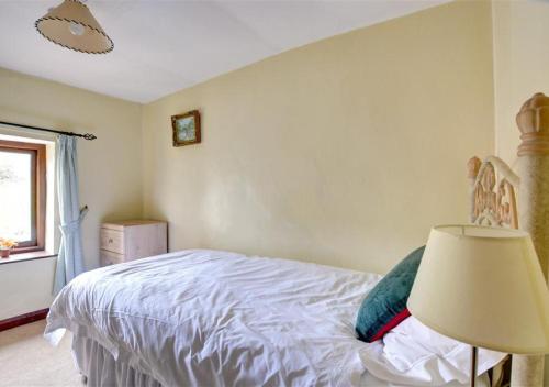 Postel nebo postele na pokoji v ubytování Oxnop Cottage