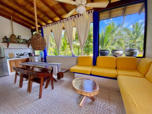 Gallery image of Villa Palomas A Unos Pasos De Playa La Ropa in Zihuatanejo
