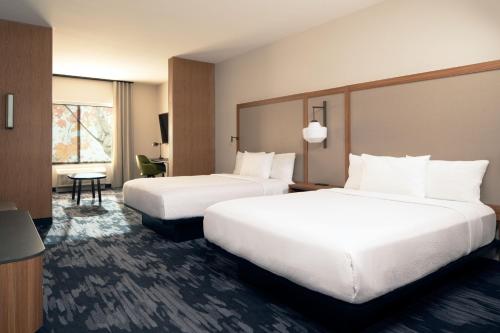 Postel nebo postele na pokoji v ubytování Fairfield by Marriott Inn & Suites Palmdale West