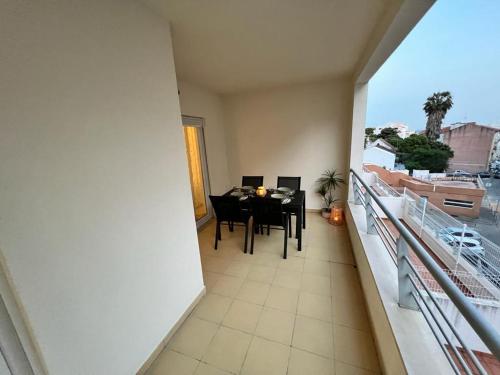a dining room with a table and a balcony at Sesimbra Oásis São João in Sesimbra