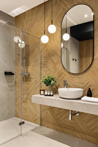 Ένα μπάνιο στο Artis Apartments by Housine