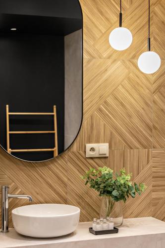 Ένα μπάνιο στο Artis Apartments by Housine
