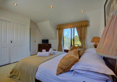 a large bedroom with a large bed and a window at Lupin in Saint Wenn