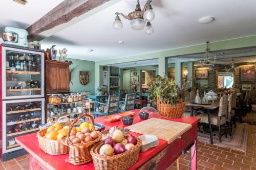 a kitchen with baskets of fruit on a table at Villa Camélia Boutique House in Camacha