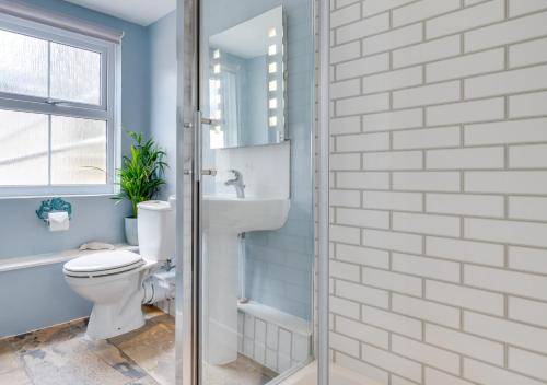 a bathroom with a toilet and a sink at Pebbles Marazion in Marazion