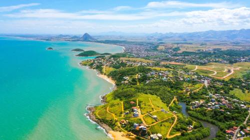 Een luchtfoto van Casa com os pés no mar em Iriri ES