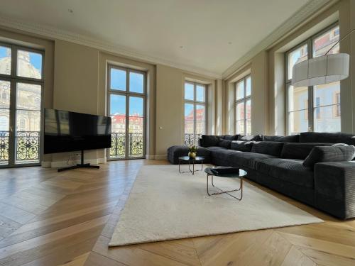 a living room with a couch and a flat screen tv at Luxury Home / 3-Raum-Suite an der Frauenkirche / 4 in Dresden