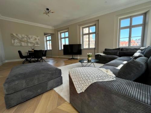 a living room with a couch and a table at Luxury Home / 3-Raum-Suite an der Frauenkirche / 6 in Dresden