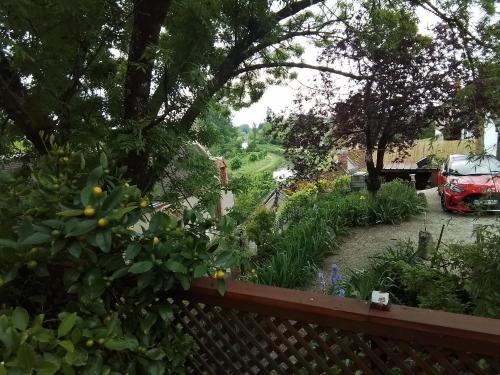 Taman di luar Chambres d'hôtes Châtres-Sur-Cher