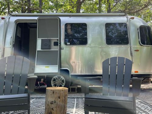 Fotografie z fotogalerie ubytování Loblolly Pines Adventure 2016 Airstream 22ft Bambi v destinaci Eureka Springs