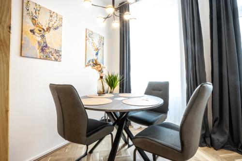 Comfortable, Balcony Apartment - Quick Access to Vienna's Old Centre