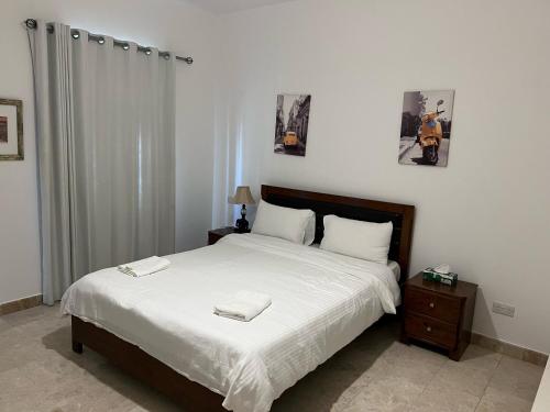 a bedroom with a bed with two towels on it at Apartment in Jebel Sifah in As Sīfah