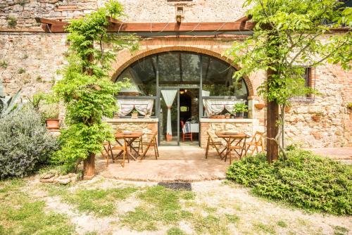 Κήπος έξω από το Villa Il Fornacino