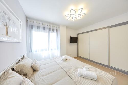 Executive 2 Bedroom Luxury Suite by the Beach With King-Size Bed