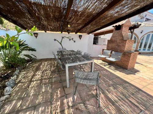 Gallery image of Casa Delfin! Large villa with private pool & mountain views in Cómpeta