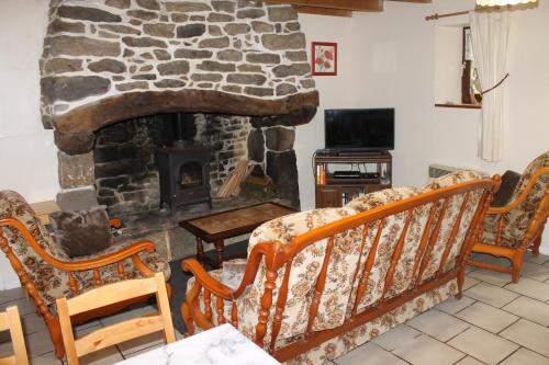 TV a/nebo společenská místnost v ubytování Genevrier Cottage