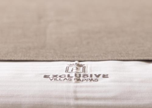 Sijil, anugerah, tanda atau dokumen lain yang dipamerkan di Exclusive Villas Pappas