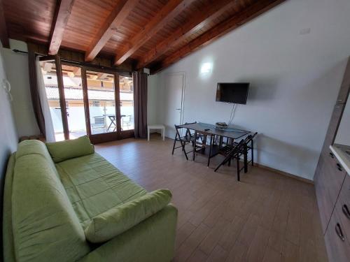 a living room with a couch and a table at Pizzocolo resort fasano in Gardone Riviera