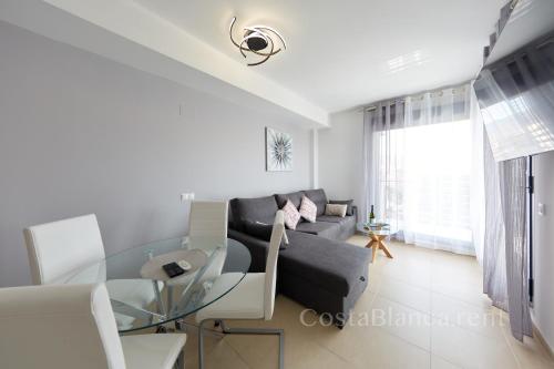 Luxury, Newly Renovated 1-Bedroom Condo by the Beach