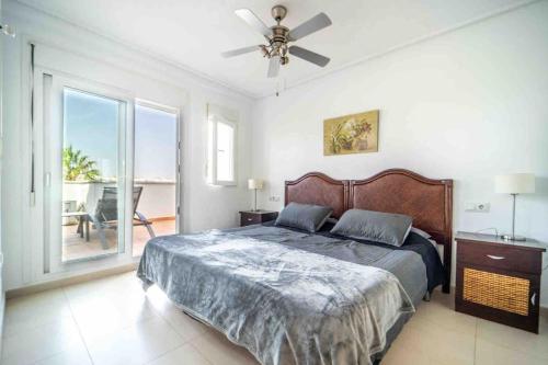 Postel nebo postele na pokoji v ubytování Casa Dorada Townhouse La Torre Golf