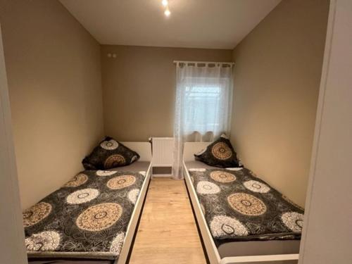 Postel nebo postele na pokoji v ubytování Meridian Monteur Apartment