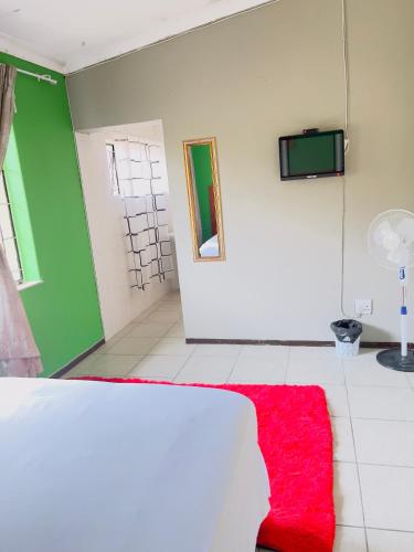 Ένα ή περισσότερα κρεβάτια σε δωμάτιο στο Galaxy Guest House Pretoria