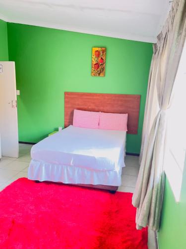 Ένα ή περισσότερα κρεβάτια σε δωμάτιο στο Galaxy Guest House Pretoria