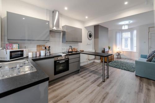 Liverpool Harrow Road Sleeps 6- Infinity Apartment Image