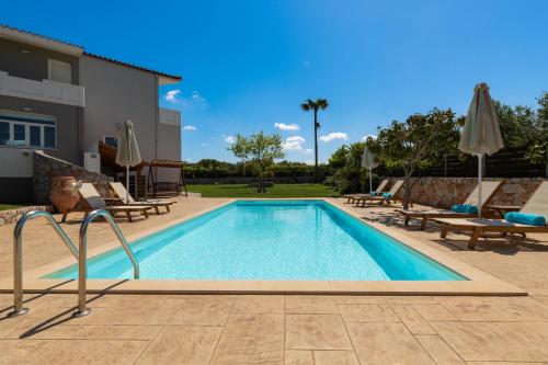 Villa Tranquillaの敷地内または近くにあるプール