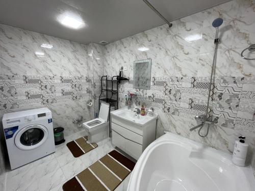 Kúpeľňa v ubytovaní Samarkand luxury apartment #5
