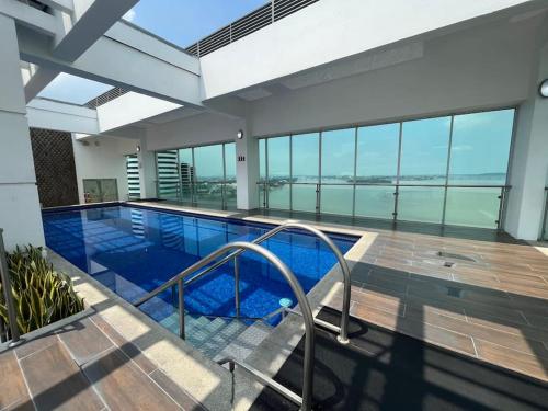 a swimming pool in a building with a view of the ocean at Suite en Puerto Santa Ana! in Guayaquil