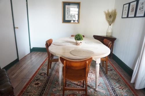 Φωτογραφία από το άλμπουμ του Charming Victorian Home In Historic District σε Νιούμπεργκ