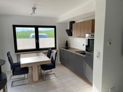 Kuchyň nebo kuchyňský kout v ubytování Ferienwohnung Zum Wildpark