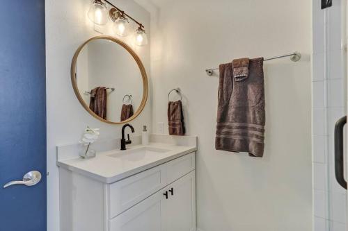 a bathroom with a white sink and a mirror at Beautiful Stylish Home in Avondale Jacksonville in Jacksonville
