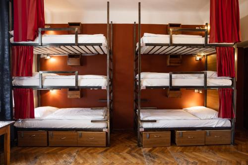 Cama o camas de una habitación en Sir Toby's Hostel