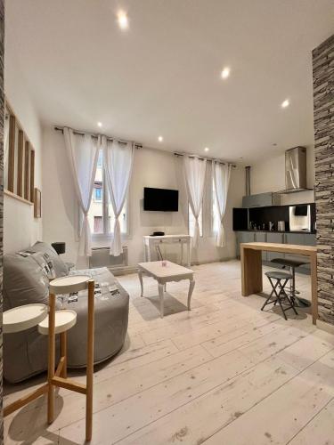 Grand studio climatisé à 3min des plages de Juan les pins