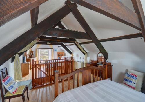 a bedroom with a bed in a room at Manor Cottage in Redruth