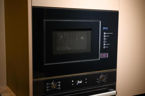 a black microwave oven sitting in a room at Luxury Apartments-Belochka in Uzhhorod
