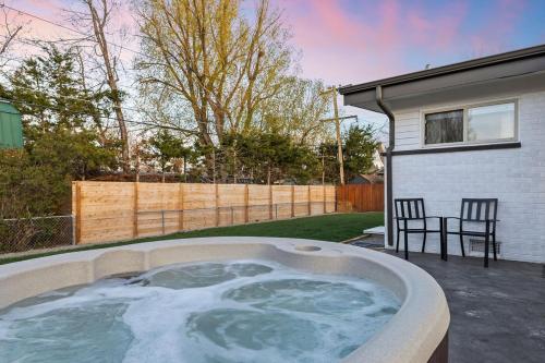 Sauna Hot Tub & Games Fully Stocked